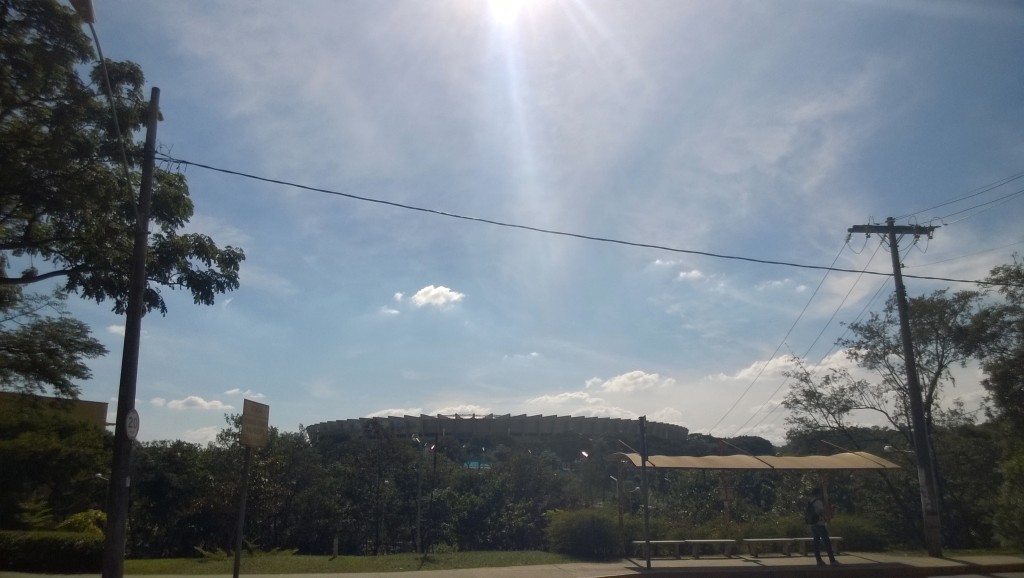 Blick auf das Estádio Mineirão vom Uni-Campus aus (Bild: T. Zwior)